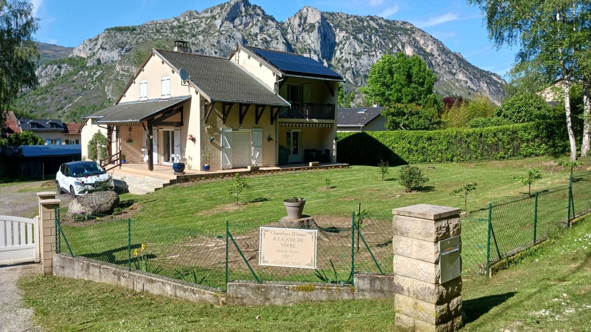 A La Joie De Vivre Chez L'Habitant Banat Exteriör bild